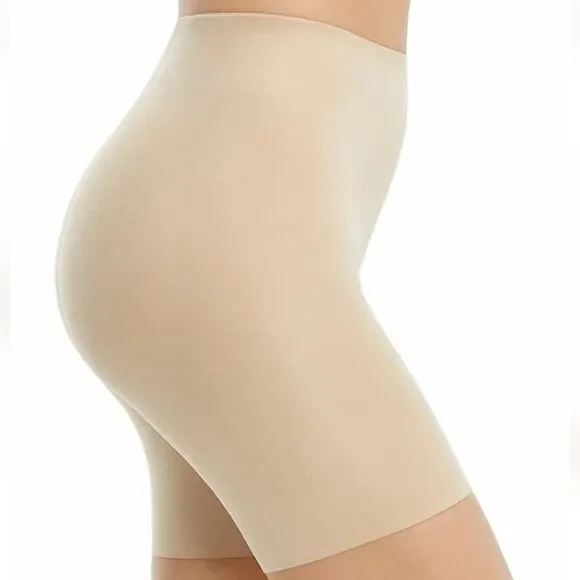 Spanx Suit Your Fancy Booty Booster Mid-thigh Short - Picture 1 of 3
